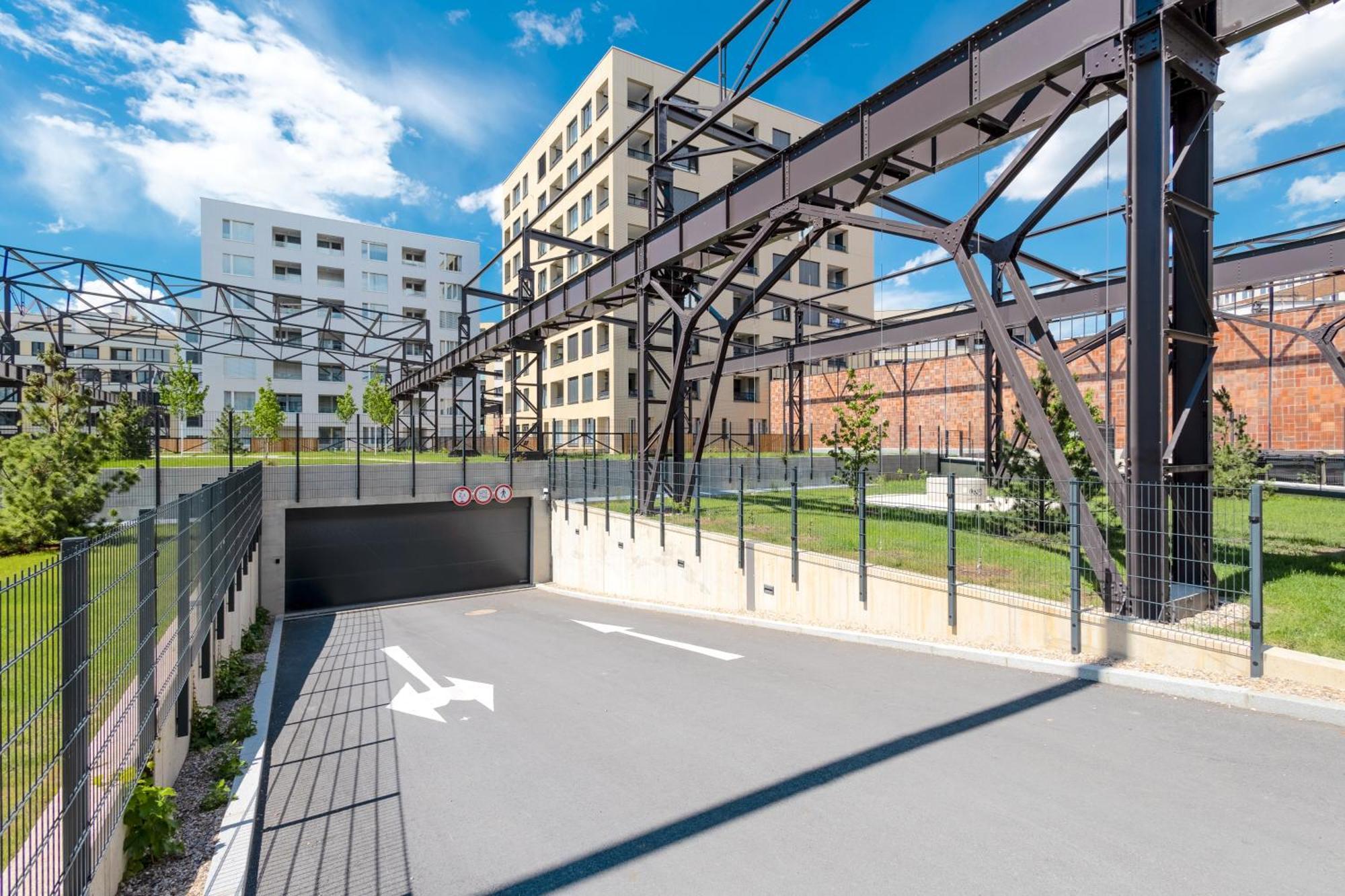 דירות Bright 2Br - 7Th Floor, Balcony, Free Parking By Gravity פראג מראה חיצוני תמונה