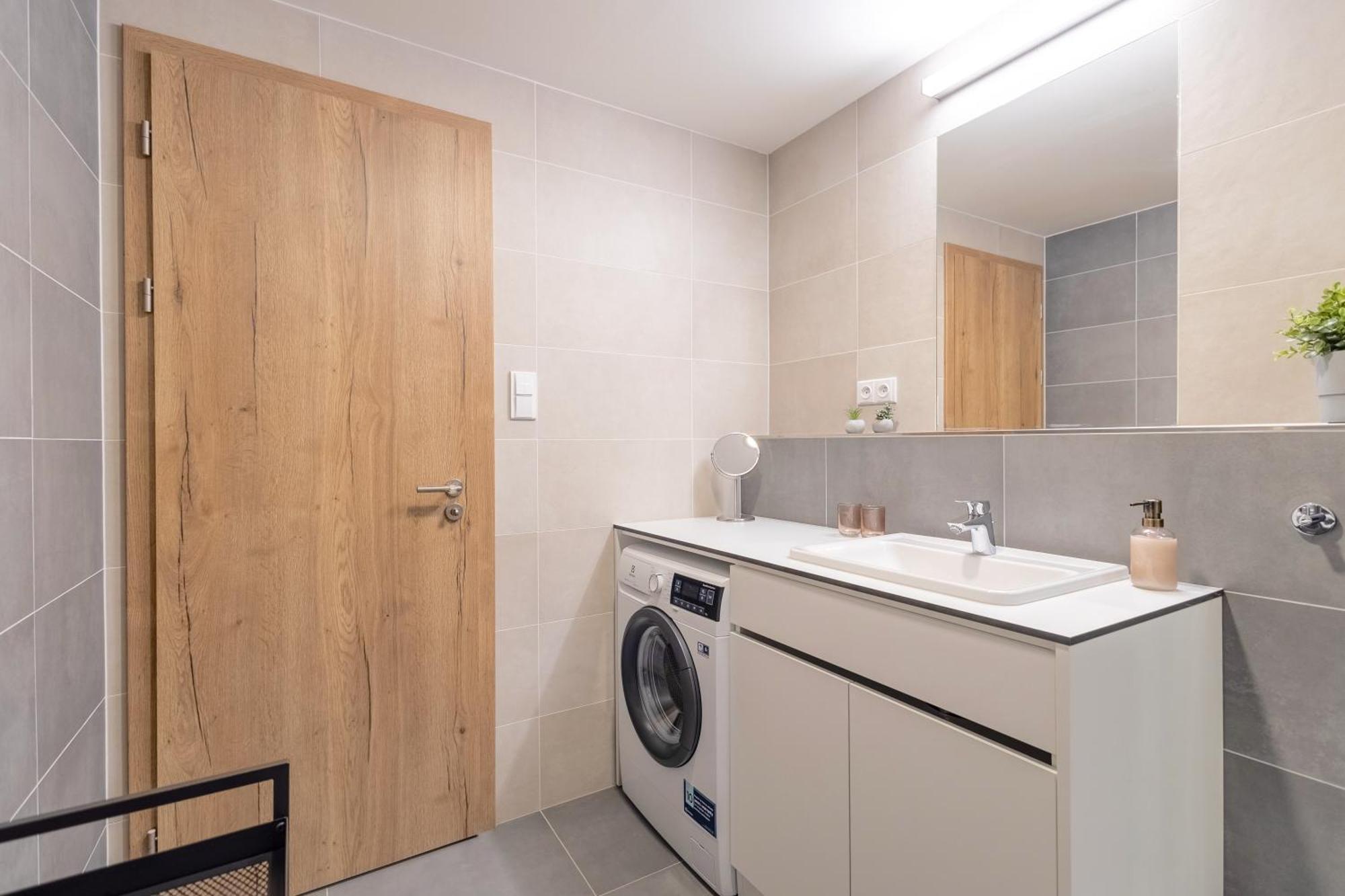 דירות Bright 2Br - 7Th Floor, Balcony, Free Parking By Gravity פראג מראה חיצוני תמונה