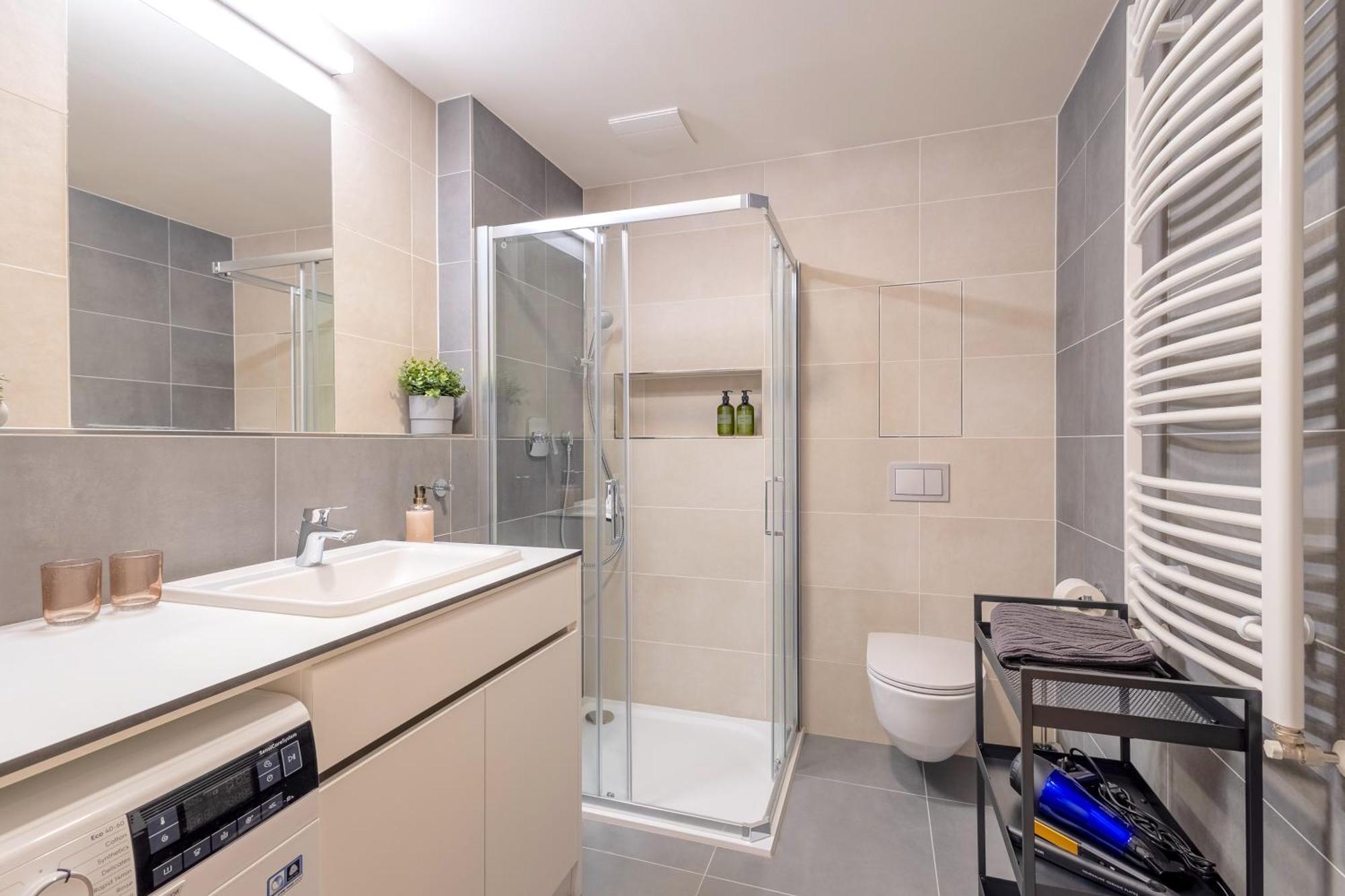 דירות Bright 2Br - 7Th Floor, Balcony, Free Parking By Gravity פראג מראה חיצוני תמונה