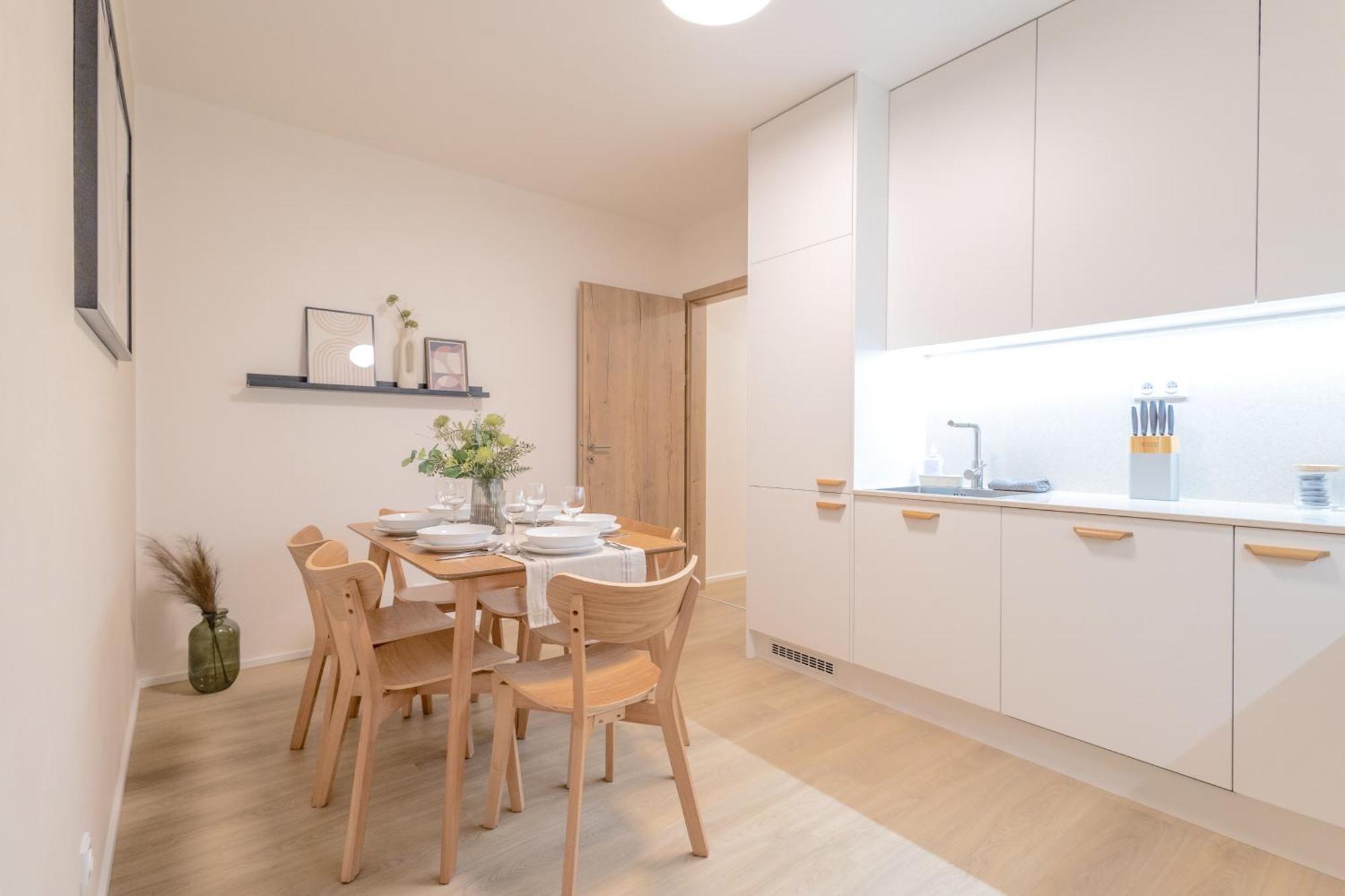דירות Bright 2Br - 7Th Floor, Balcony, Free Parking By Gravity פראג מראה חיצוני תמונה