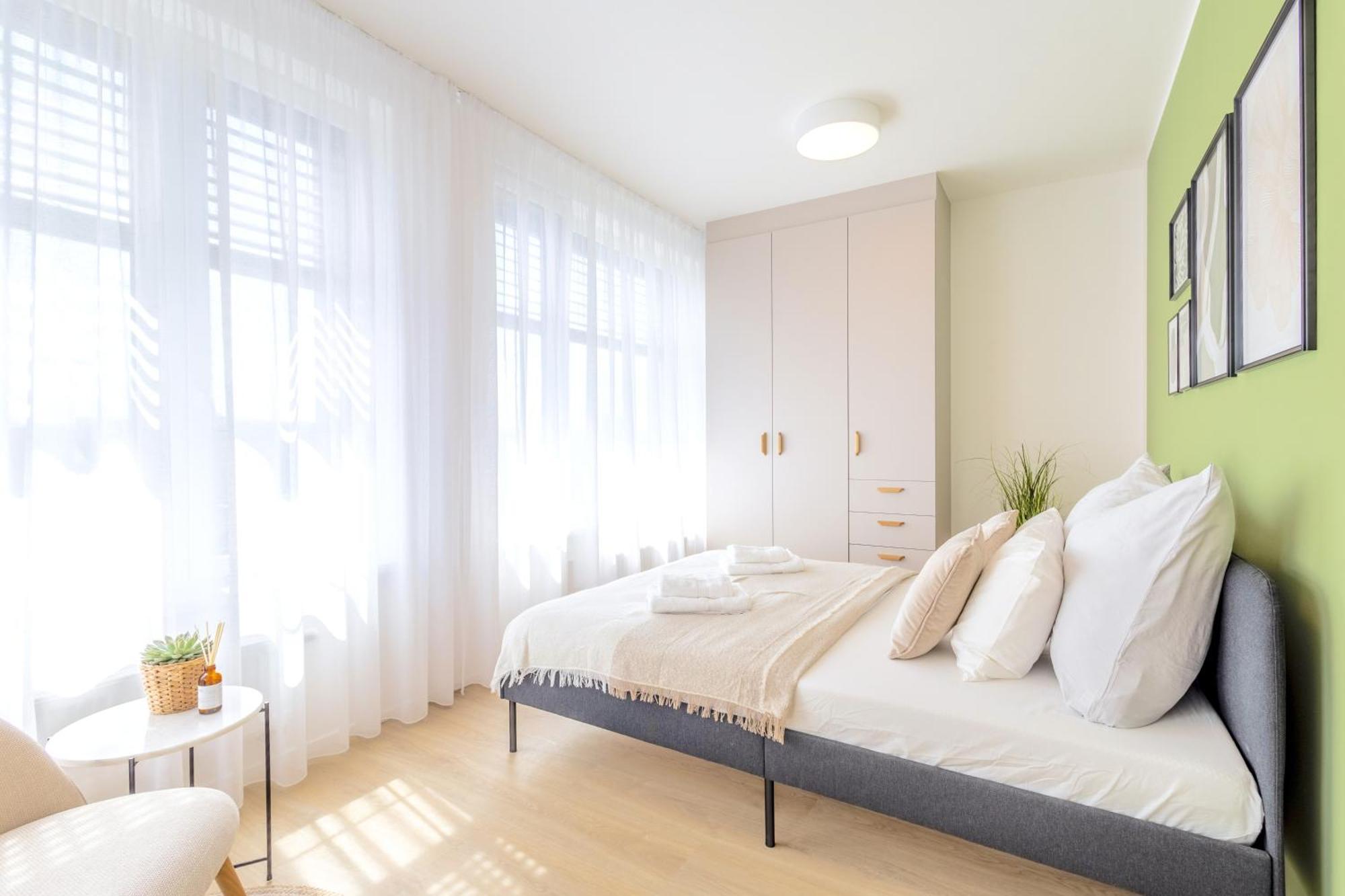 דירות Bright 2Br - 7Th Floor, Balcony, Free Parking By Gravity פראג מראה חיצוני תמונה
